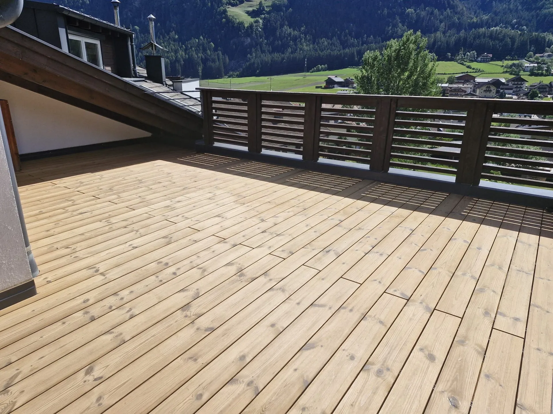 Dachterrasse in Lärche