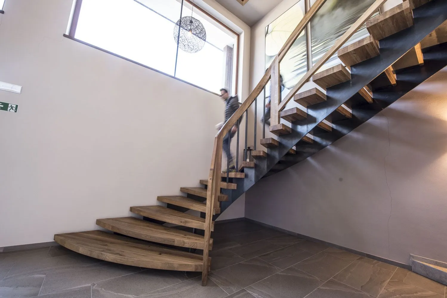 Gewendelte Treppe mit Bogenwange
