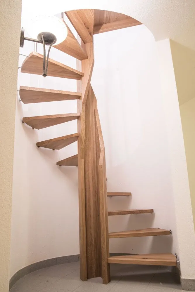 Rundtreppe in Massivholz