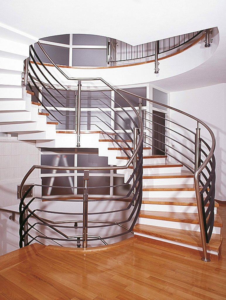 Betontreppen-Verkleidung mit Geländer