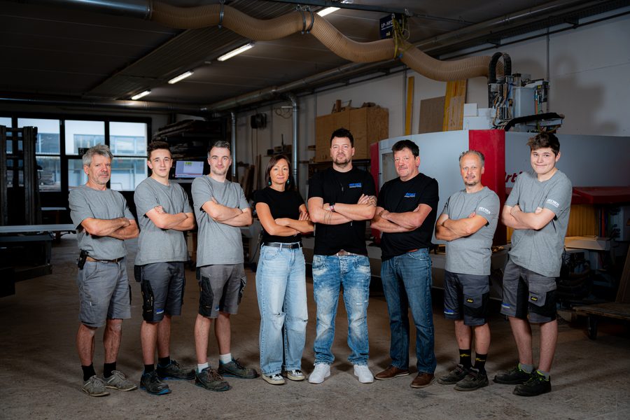 Das Team von Hecher in der Werkstatt in Gais