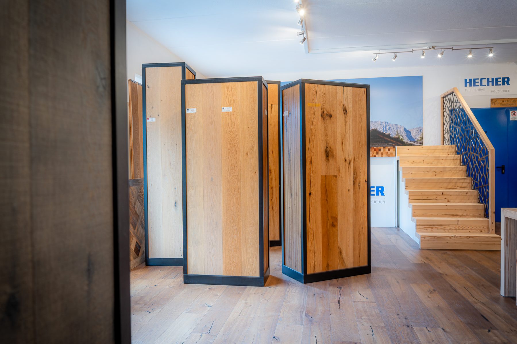 Holzmuster in der Ausstellung
